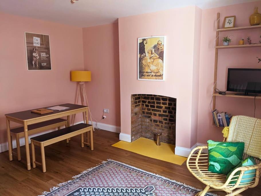 Stylish And Colourful Flat Minutes From The Beach Margate Eksteriør bilde