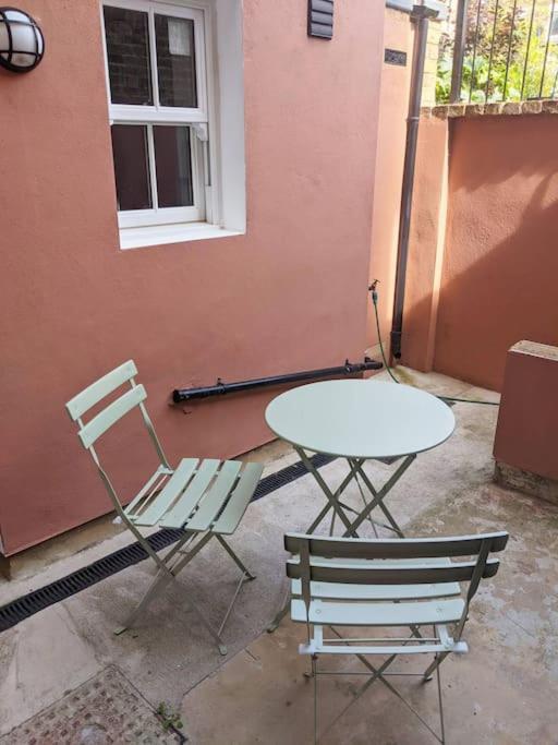 Stylish And Colourful Flat Minutes From The Beach Margate Eksteriør bilde