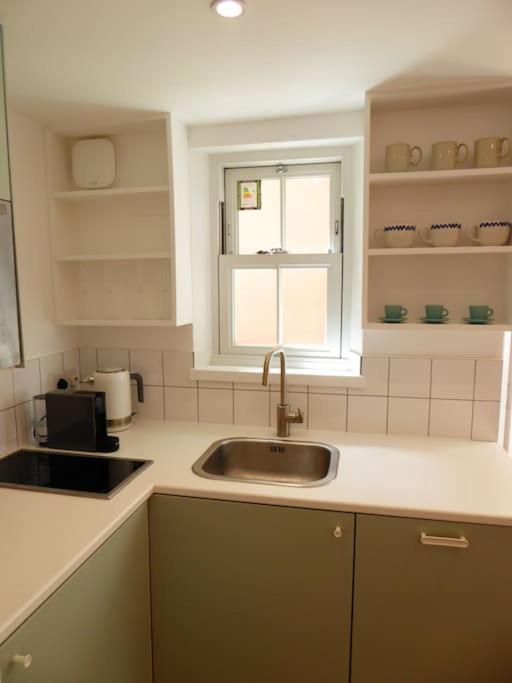 Stylish And Colourful Flat Minutes From The Beach Margate Eksteriør bilde